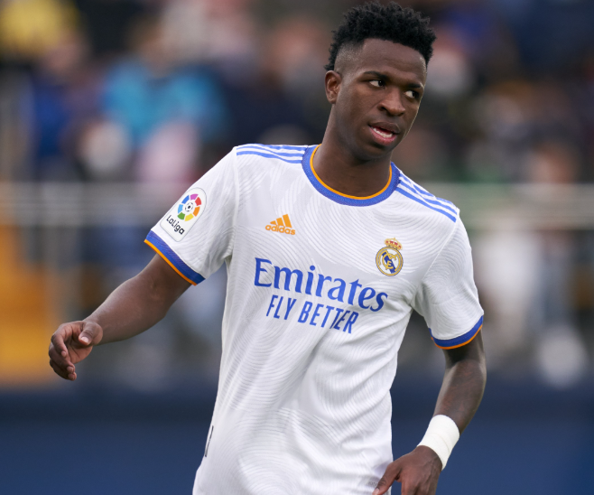 维尼修斯转会风云：曼联利物浦竞逐，皇马未来存疑