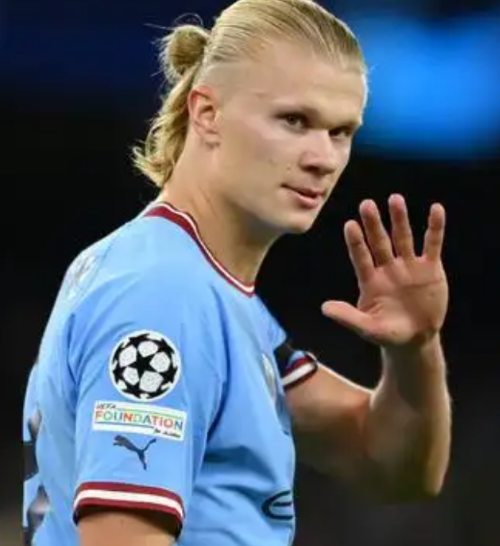 欧冠曼城2-1皇马：哈兰德点射建功，赛场趣事引关注