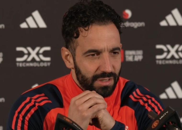 曼联战术调整:四后卫阵型应对关键球员缺阵