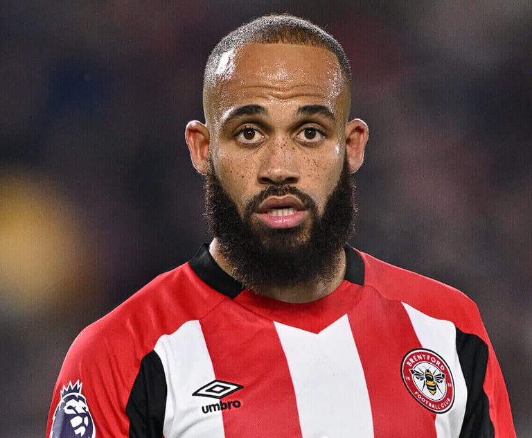 曼联足总杯赛前：伤病管理成焦点，阵容调整引关注