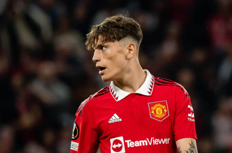 加纳乔社媒动态异动：头像简介清空，意图成谜