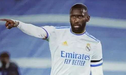 迭戈·里科与吕迪格冲突事件:赛场拼抢引发的道德与规则争议